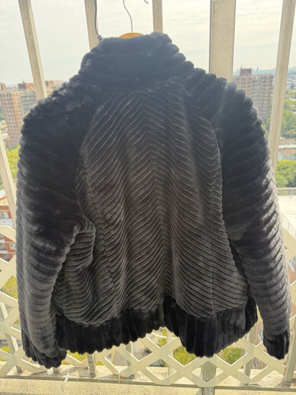 Bernardo Womens Black Chevron Ribbed FauxFur Bomber Jacket Size M Old Money Glam - Picture 9 of 11